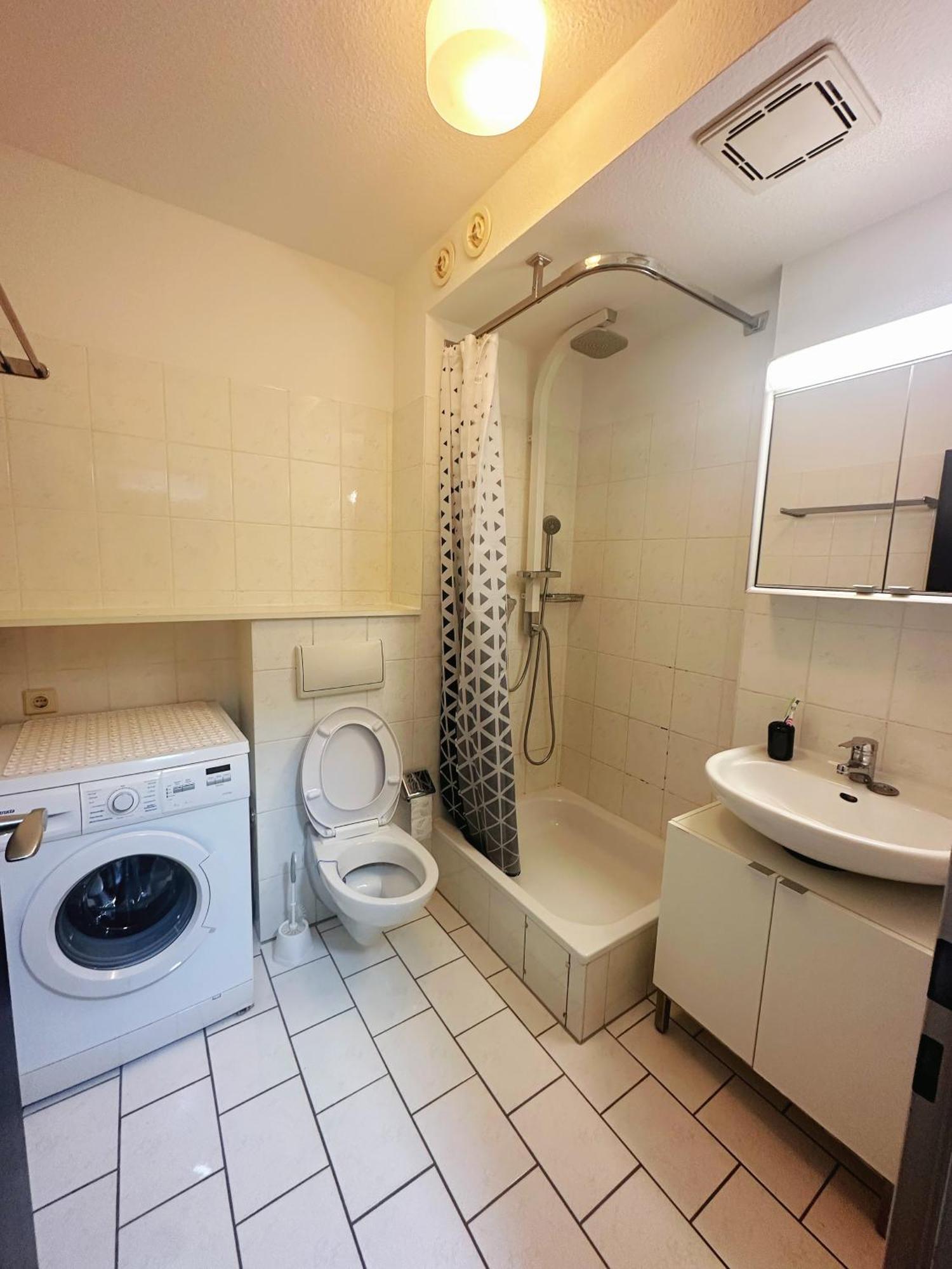 Apartamento Messe Flughafen Nah Mit Waschmaschine Düsseldorf Exterior foto